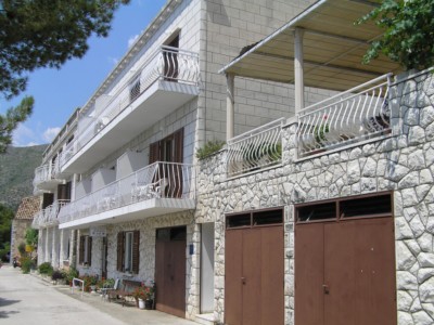 House with terrace and parking place